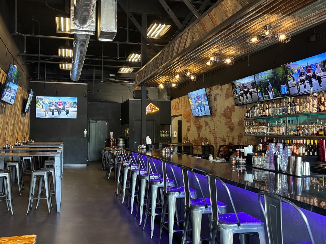 Brick & Barrel Kitchen + Bar dining experience in Lincoln, California