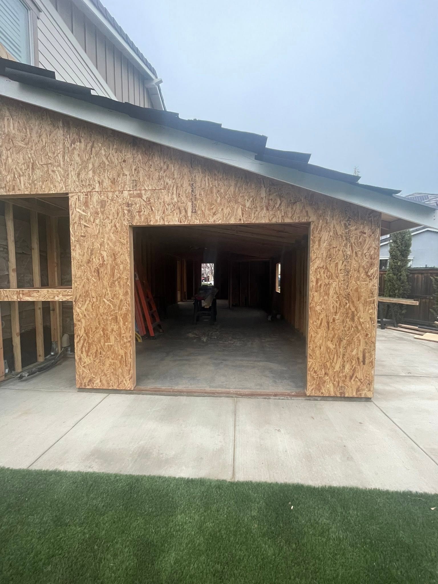 Custom Cuts Construction