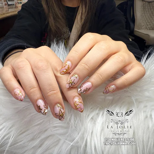 La Jolie Nails & Spa
